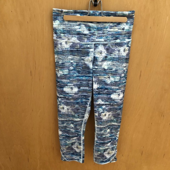 Lululemon True Self Crop *like NEW*! - Picture 1 of 5